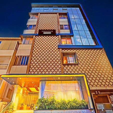 Super Townhouse Indiranagar Hotel Бангалор Екстериор снимка