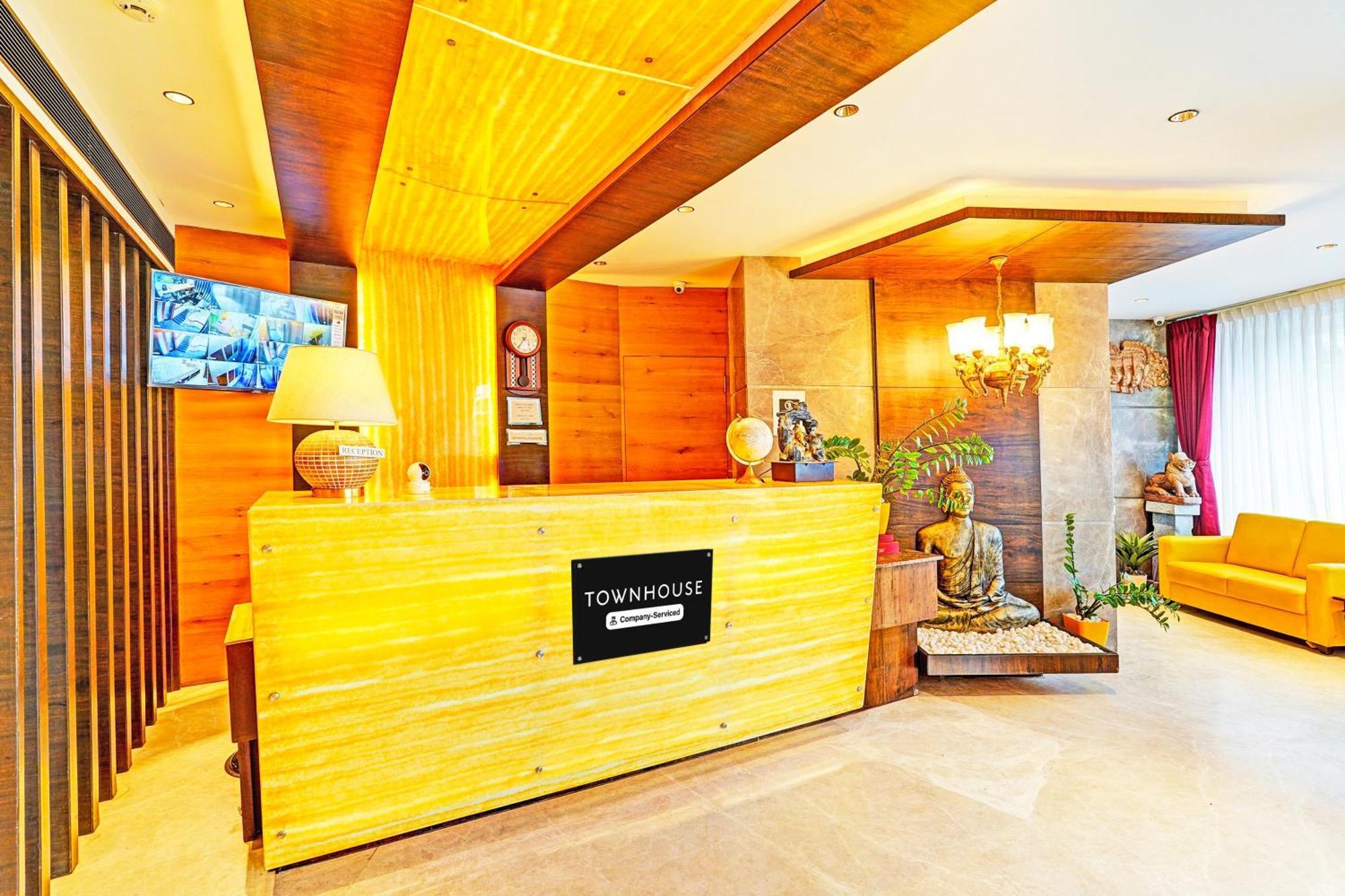 Super Townhouse Indiranagar Hotel Бангалор Екстериор снимка