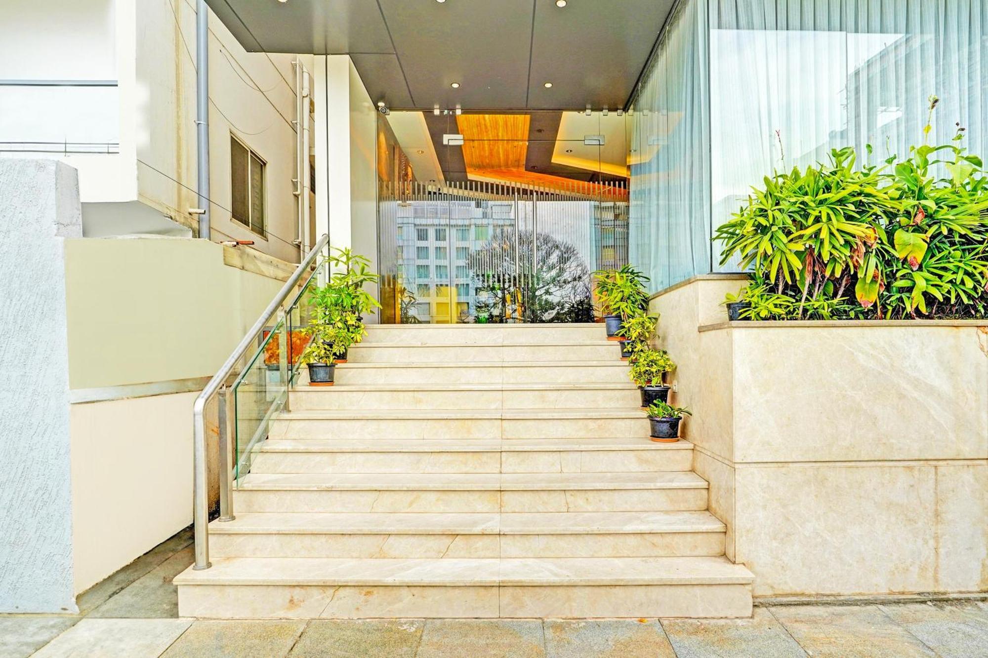 Super Townhouse Indiranagar Hotel Бангалор Екстериор снимка