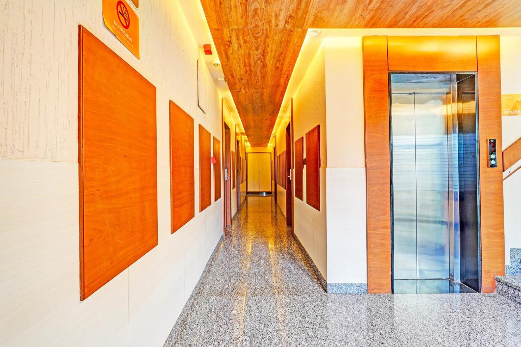 Super Townhouse Indiranagar Hotel Бангалор Екстериор снимка