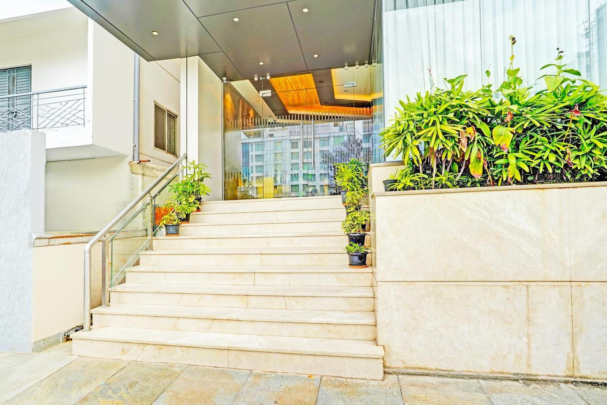 Super Townhouse Indiranagar Hotel Бангалор Екстериор снимка
