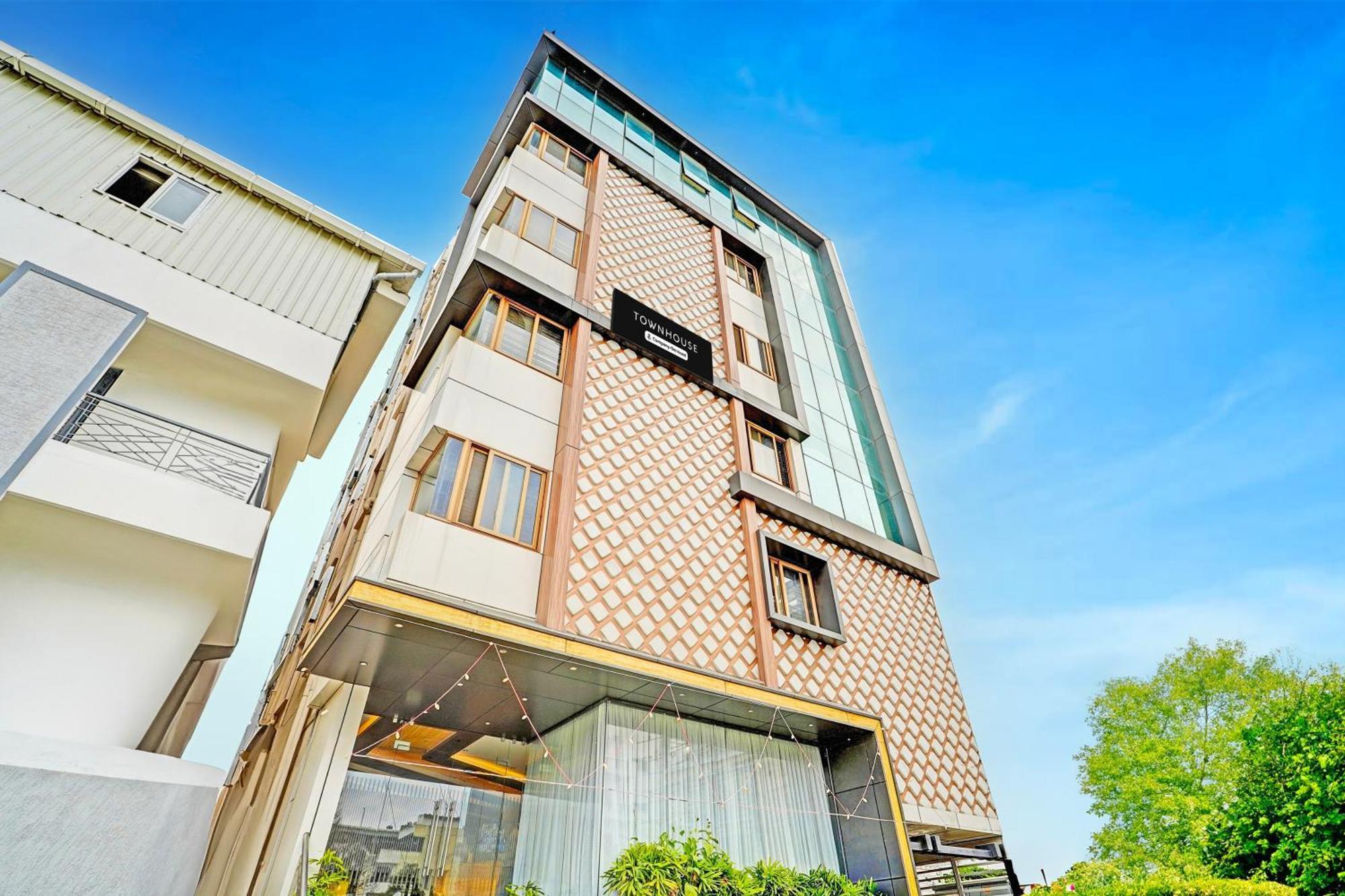 Super Townhouse Indiranagar Hotel Бангалор Екстериор снимка