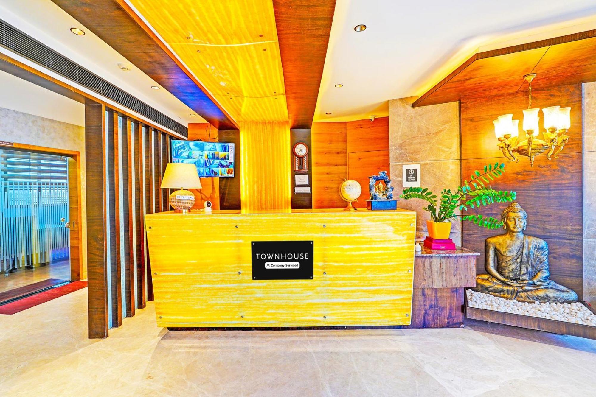 Super Townhouse Indiranagar Hotel Бангалор Екстериор снимка