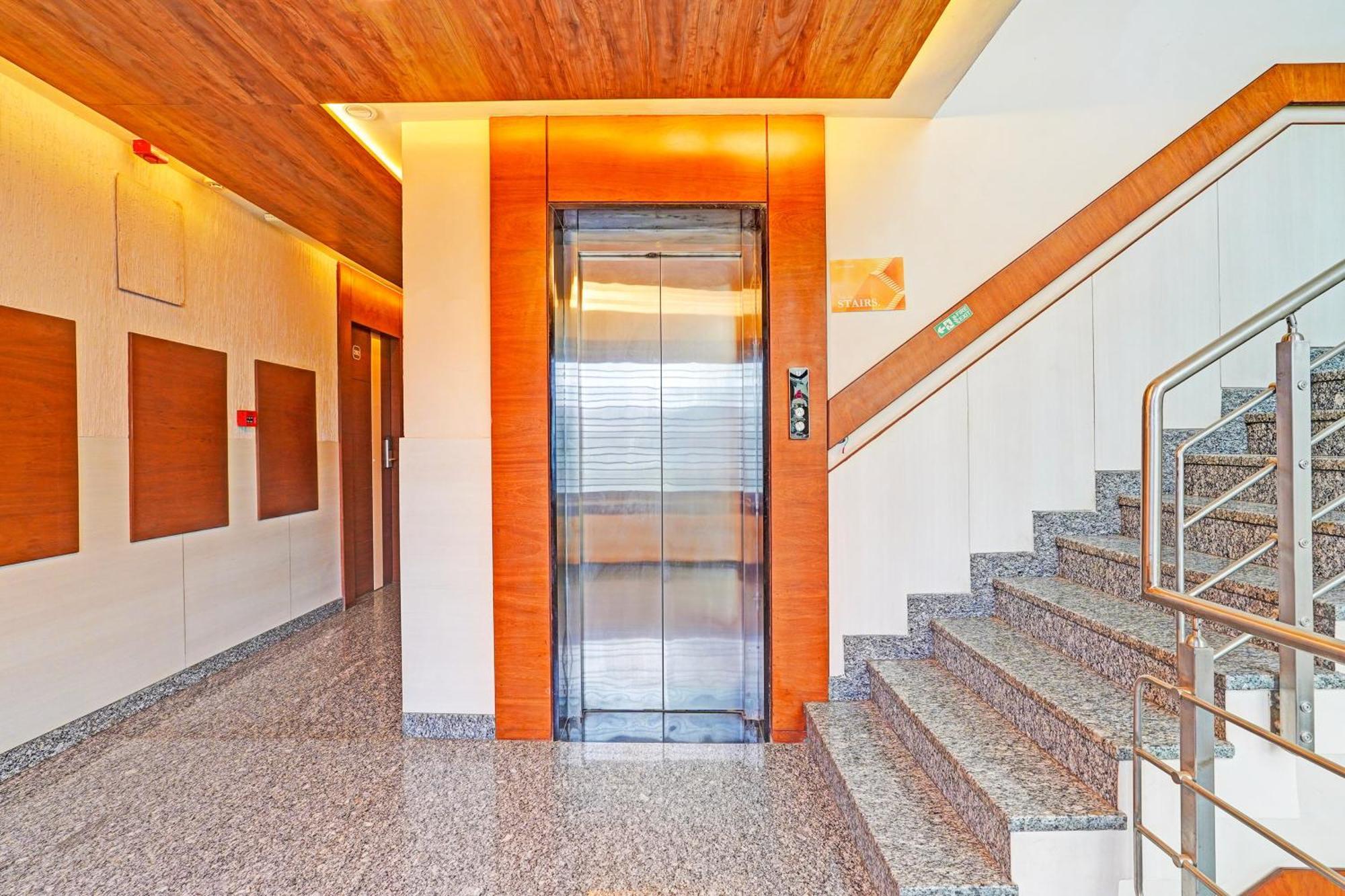 Super Townhouse Indiranagar Hotel Бангалор Екстериор снимка
