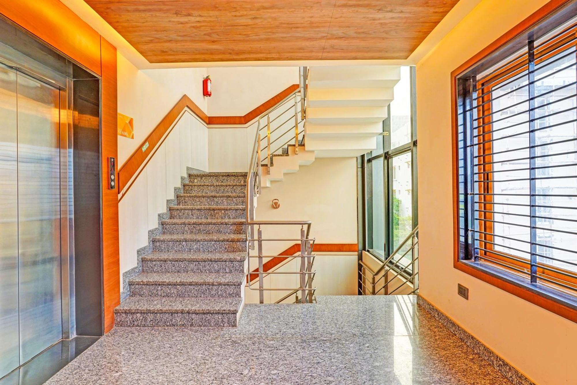 Super Townhouse Indiranagar Hotel Бангалор Екстериор снимка